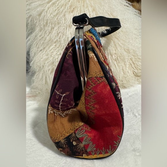 Isabella Fion Purse Lady With umbrella
Embroidered Multicolor Women's Bag - Picture 4 of 14